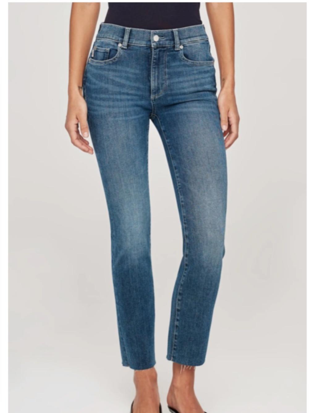 EUC DL1961 Mara Mid Rise Instasculpt Ankle Straight Jean, Size 29, Chancery Wash